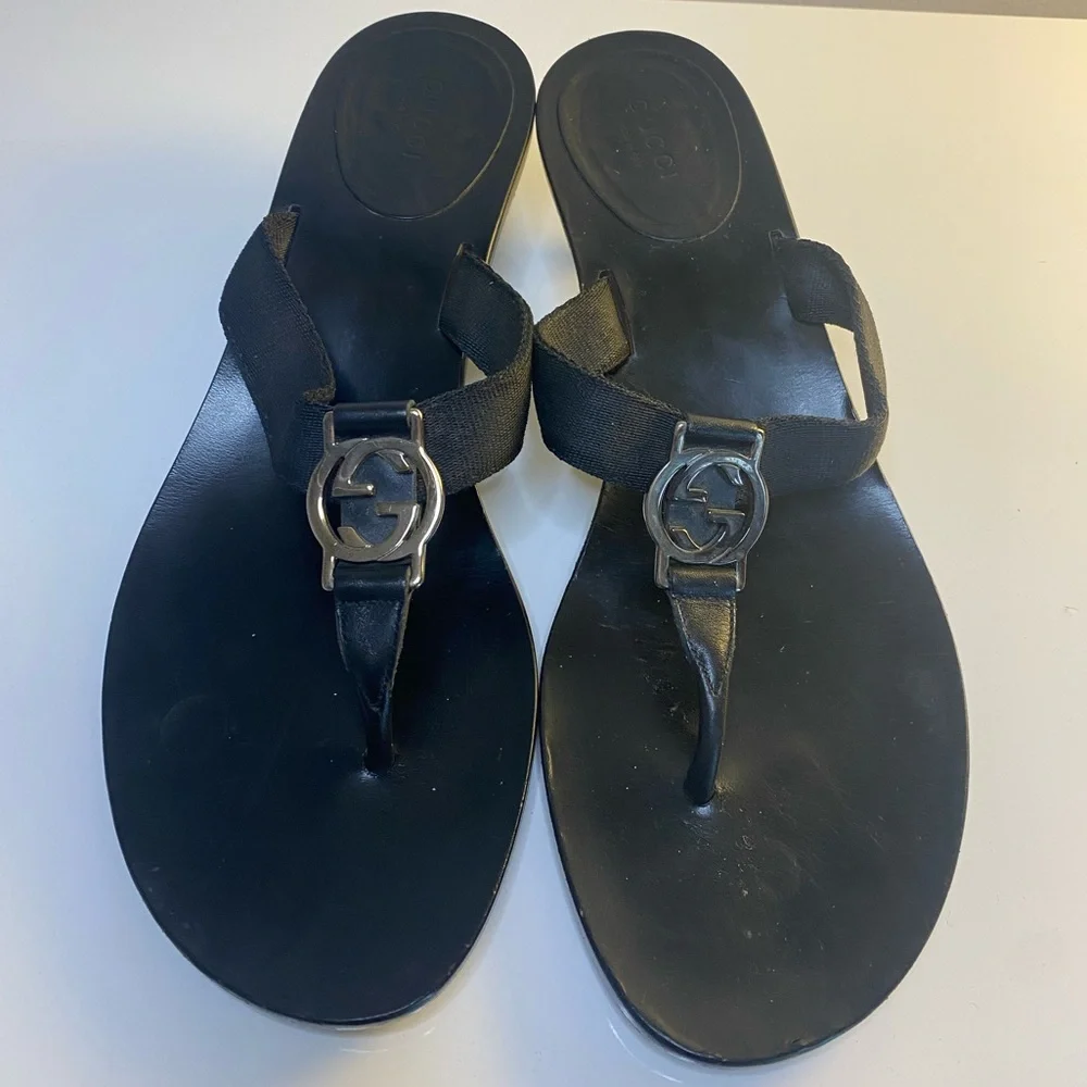 GUCCI INTERLOCKING “GG” KITTEN HEEL THONG SANDAL - Picture 2 of 7